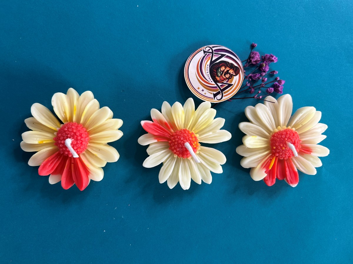 Cream daisy candles with red tips and red centres