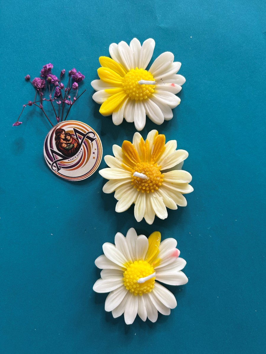 White daisy candles with yellow centres
