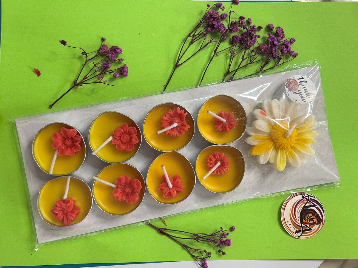 Third view of the eight tea lights and daisy combo