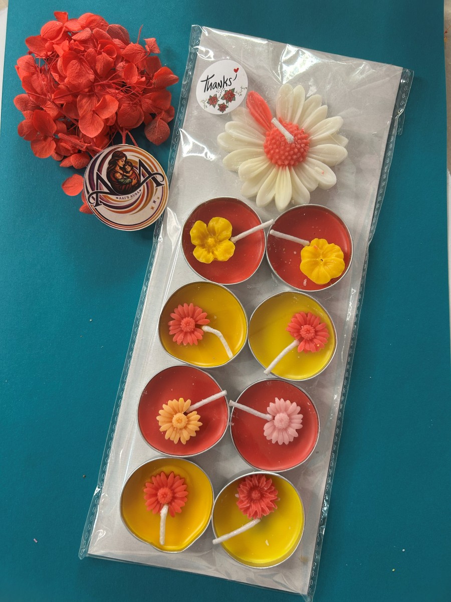 Fourth view of the eight tea lights and daisy combo