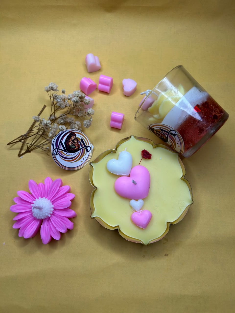 Another view of one urli, one glass candle, and one daisy